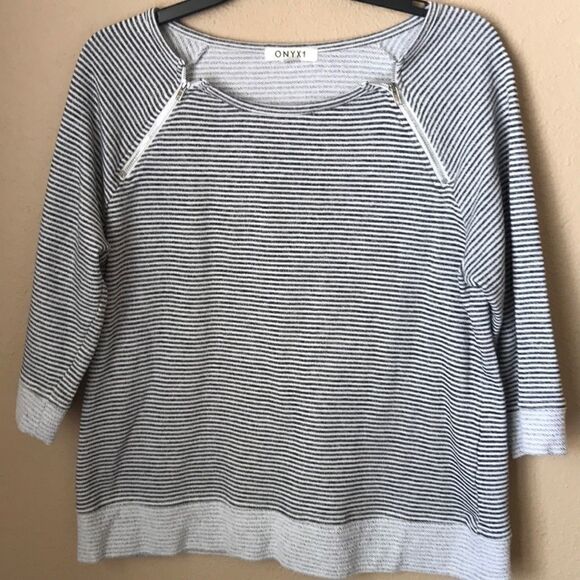 💙Onyx  Striped  Comfy Top Lg - Picture 1 of 6